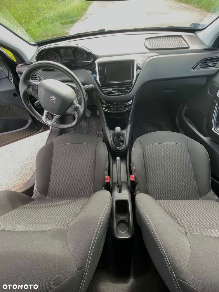 Peugeot 208 - 5