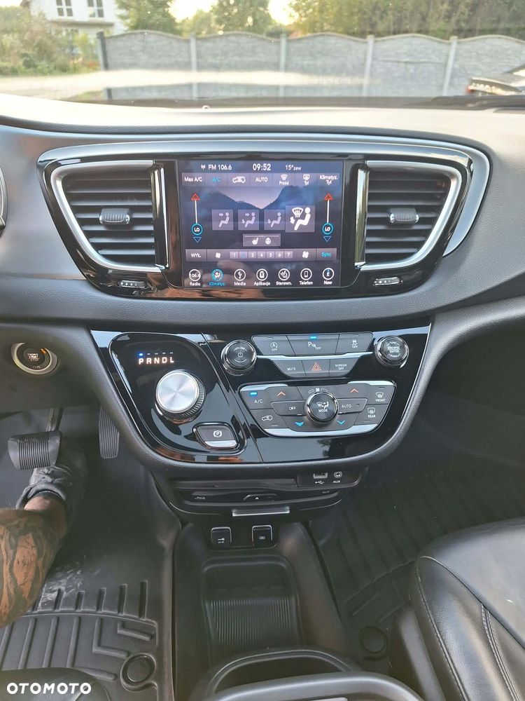 Chrysler Pacifica - 8