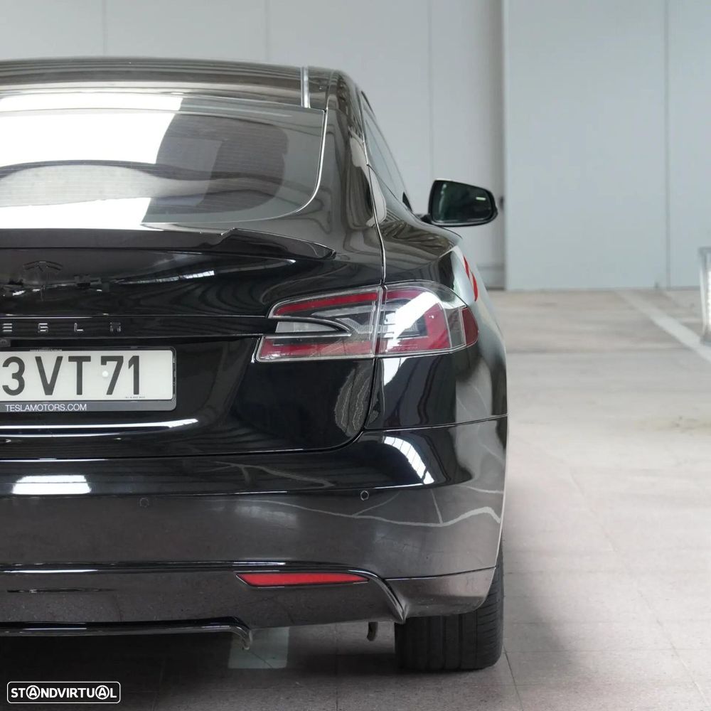 Tesla Model S 85 — fotografia 38