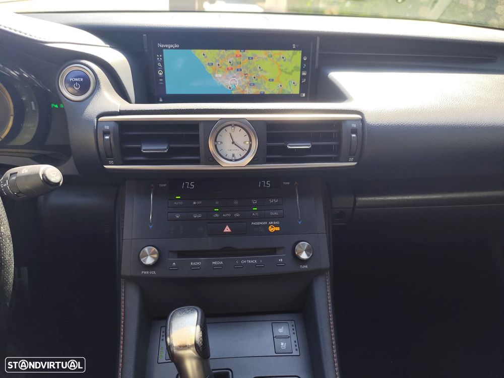 Lexus RC 300h Black Edition - 24