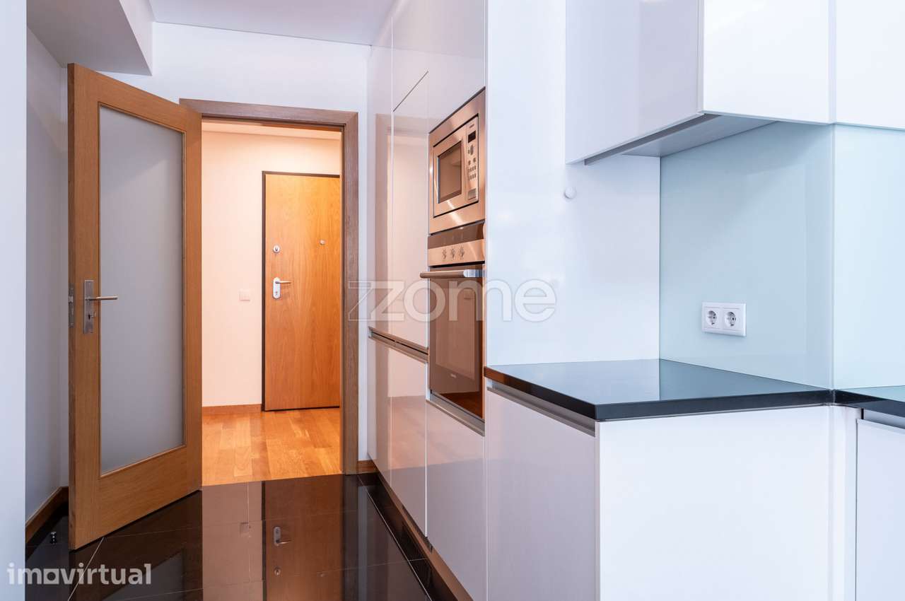 Apartamento T2 • Suite • 2 lugares garagem • Rua Monte Cativo • Por... - Grande imagem: 5/33