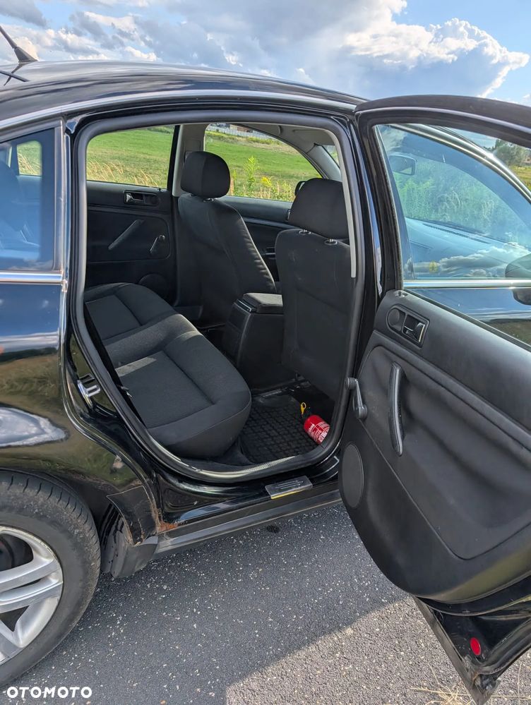 Volkswagen Passat 1.9 TDI Comfortline Family - 16