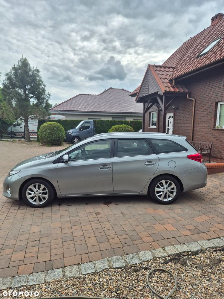 Toyota Auris 2.0 D-4D Executive - 3