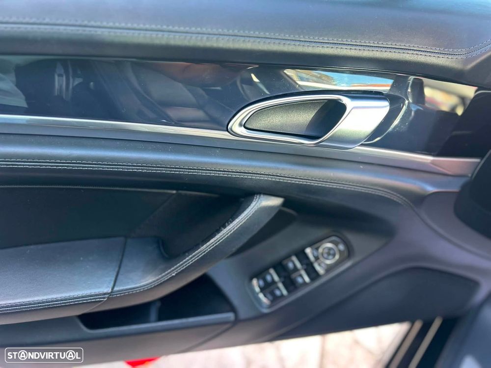 Porsche Panamera Platinum Edition - 34