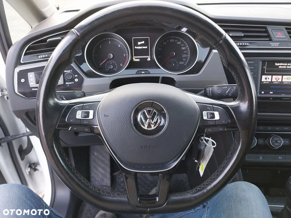 Volkswagen Touran - 22