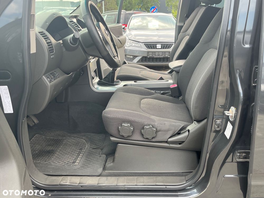 Nissan Navara 2.5 D LE Limited - 25