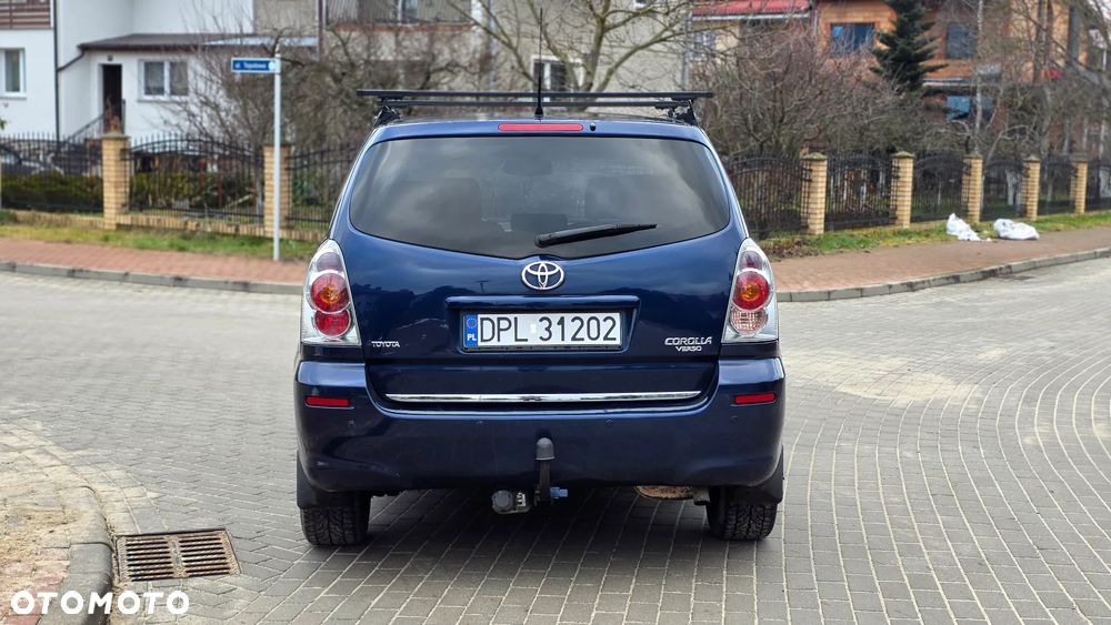 Toyota Corolla Verso - 8