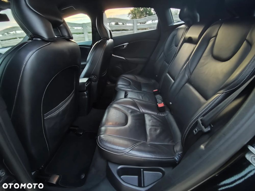 Volvo V40 D2 R-Design Summum - 14