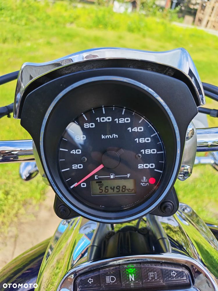 Suzuki Intruder - 10