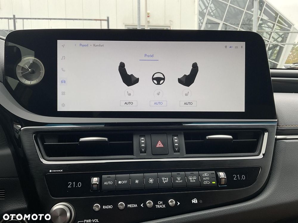 Lexus ES 300h Business Edition - 28