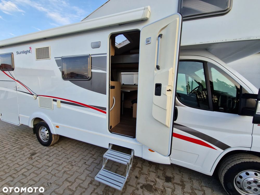 Sunlight A70 Kamper 6 Osób Alkowa Fiat 2.3 JTD Capron A62 Carado A464 - 33