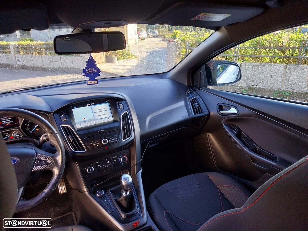 Ford Focus 1.0 EcoBoost S&S ST-Line - 10