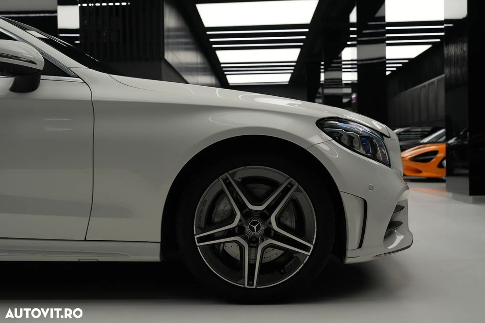 Mercedes-Benz C 400 4MATIC Coupe - 33