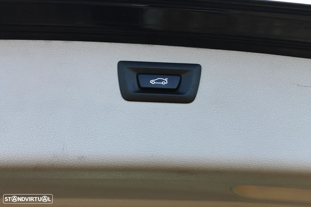 BMW 318 d Touring Line Sport - 35