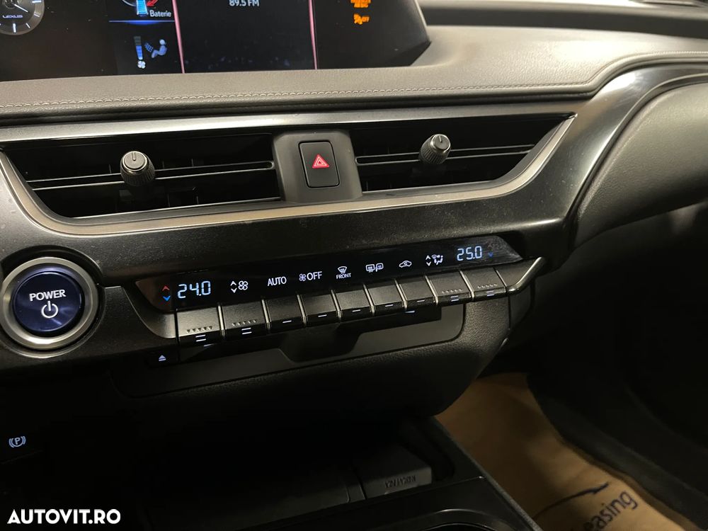 Lexus UX 250h FWD Business - 15