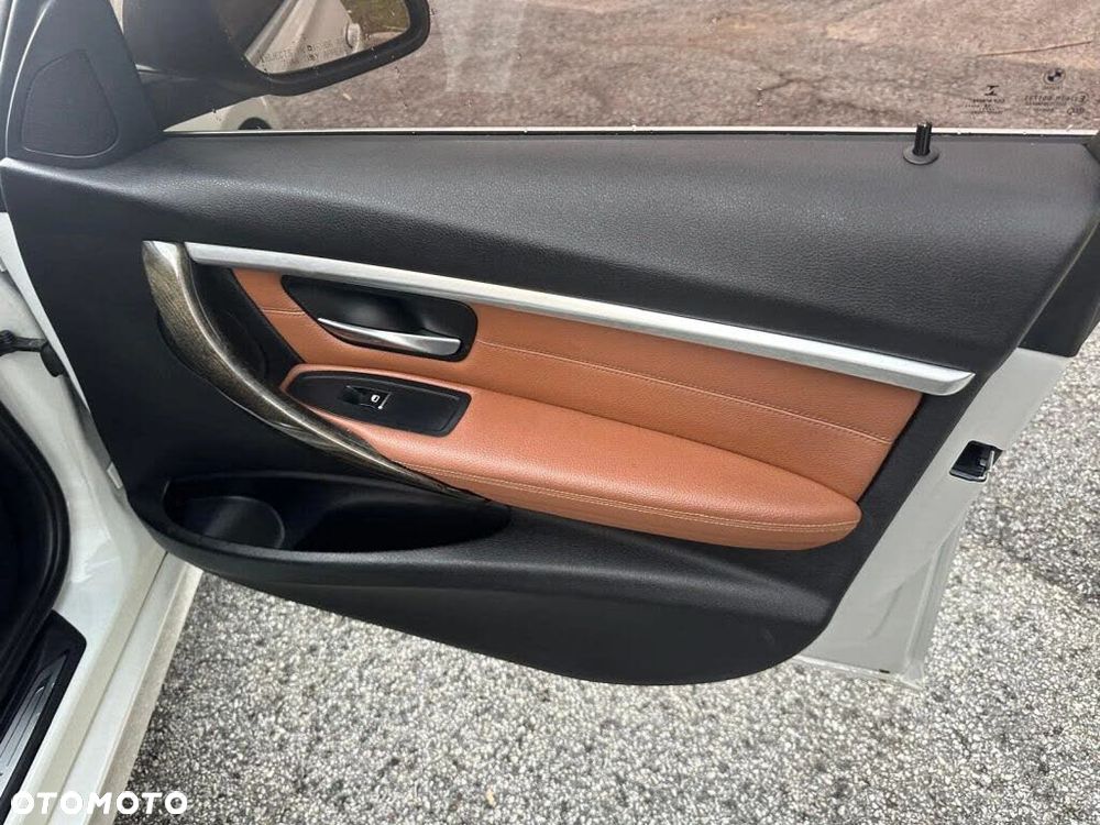 BMW Seria 3 330i - 12