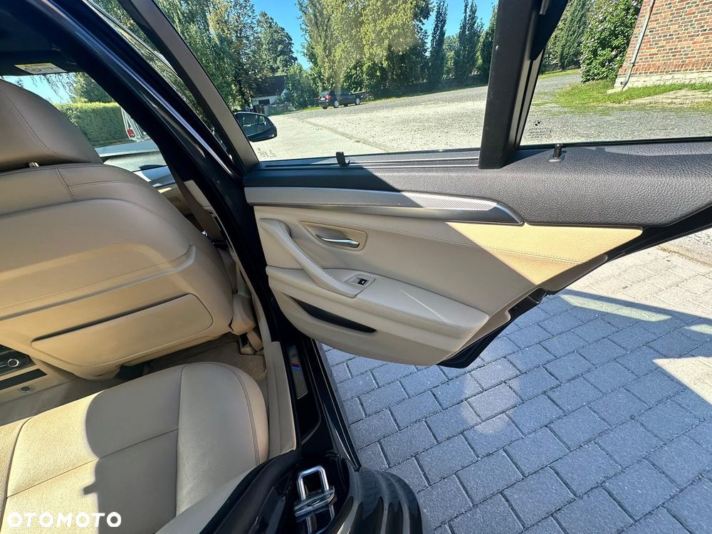 BMW Seria 5 530d xDrive - 24