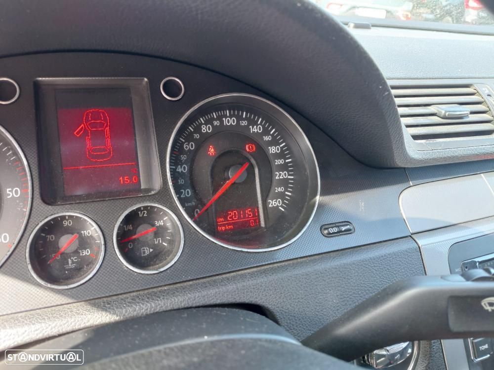 VW Passat 2.0 TDI Confortline - 8