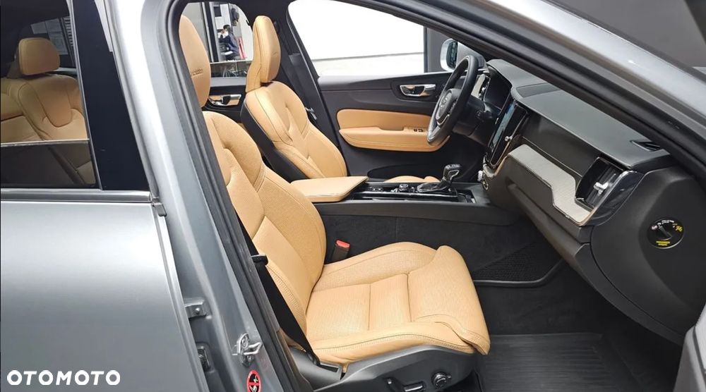 Volvo XC 60 D5 SCR AWD Inscription - 10