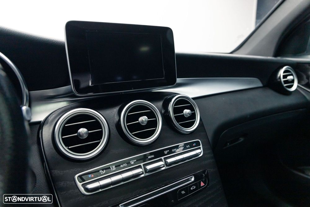 Mercedes-Benz GLC 250 d 4Matic 9G-TRONIC AMG Line - 35