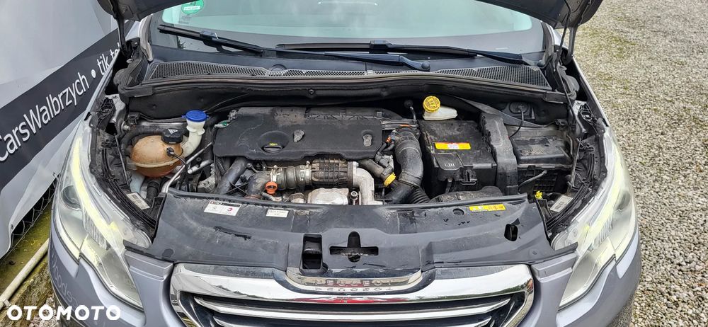 Peugeot 2008 1.6 e-HDi Allure S&S - 22