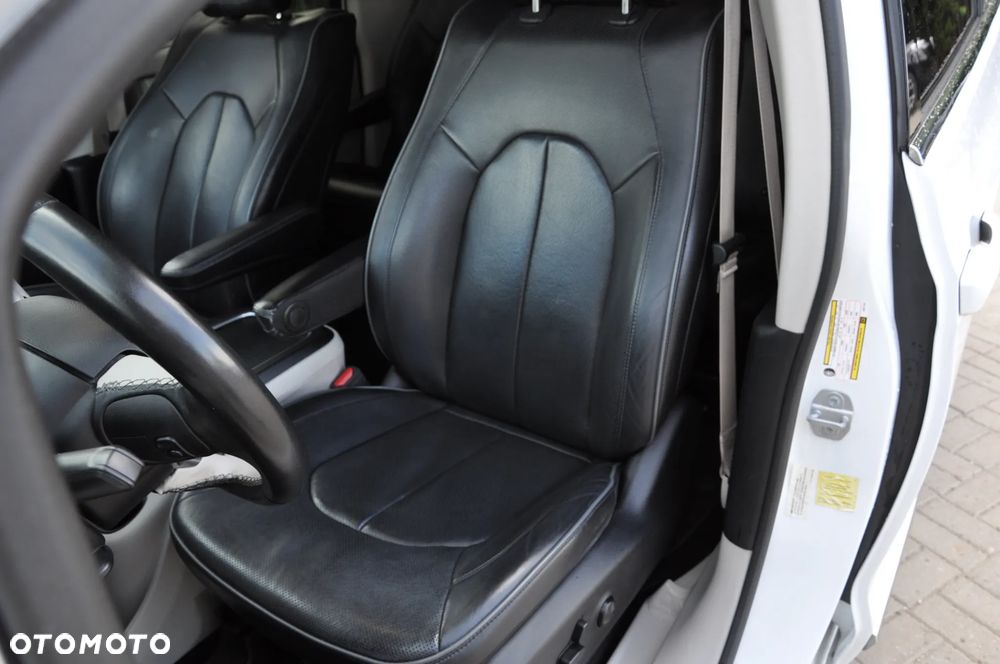 Chrysler Pacifica - 25