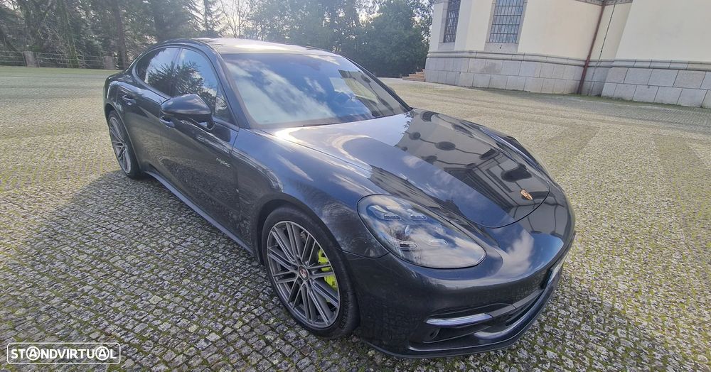 Porsche Panamera 4 E-Hybrid - 1