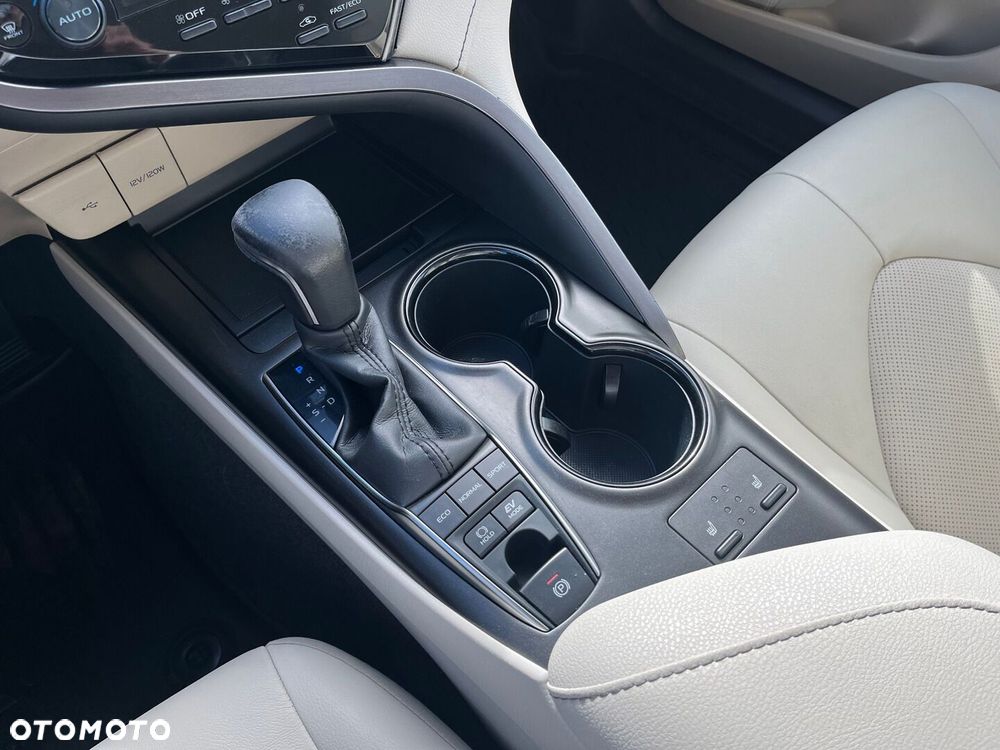 Toyota Camry 2.5 Hybrid Comfort CVT - 16