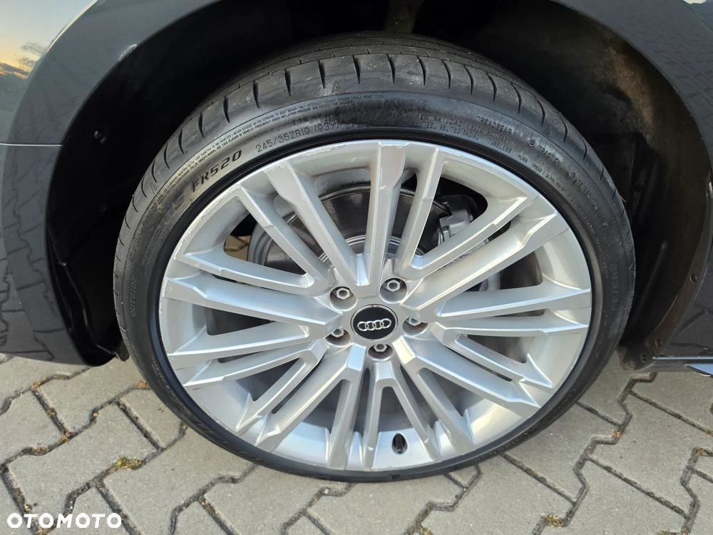 Audi A4 Limousine - 32