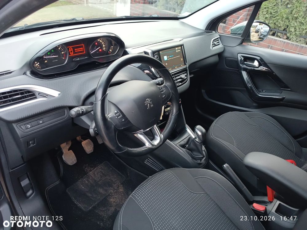 Peugeot 208 - 16