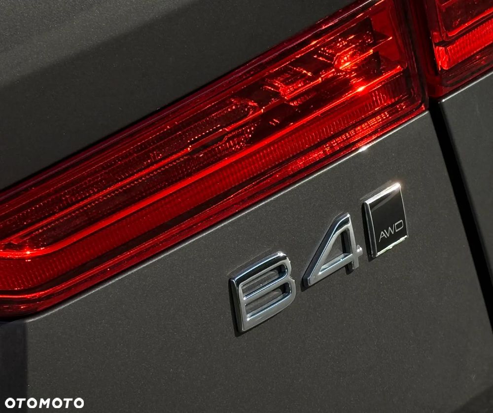 Volvo XC 60 B4 D AWD Plus Dark - 36