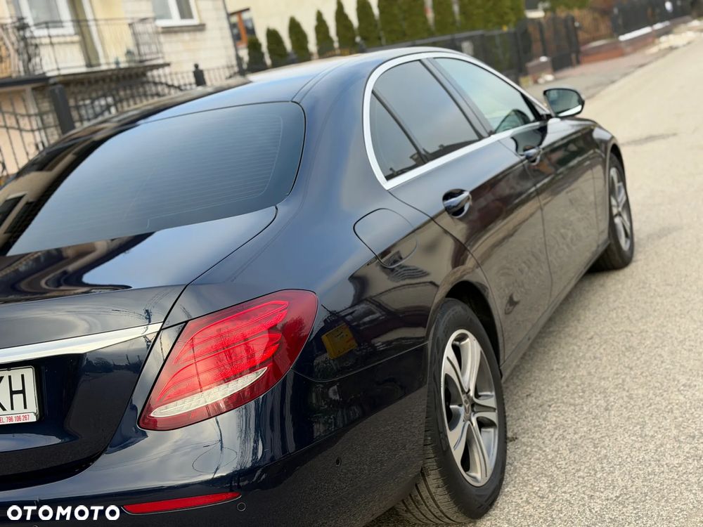 Mercedes-Benz Klasa E 220 d 4-Matic 9G-TRONIC - 40