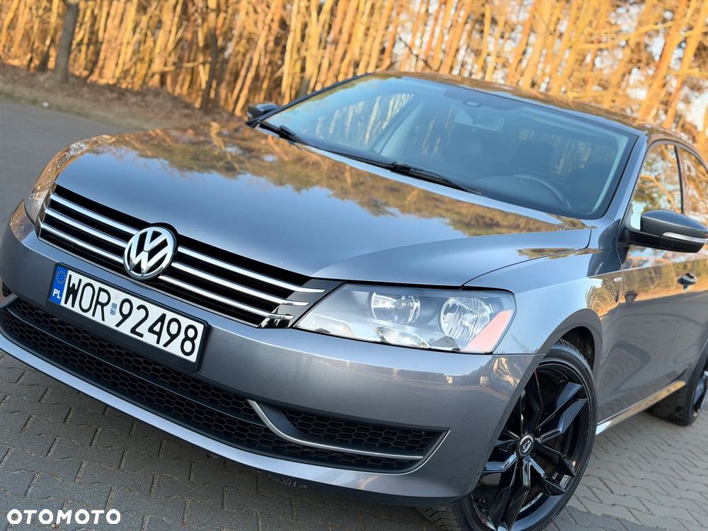 Volkswagen Passat - 1