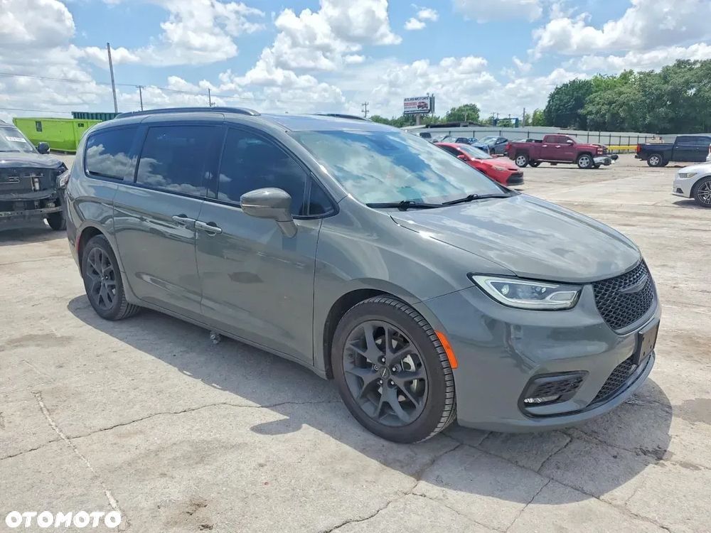 Chrysler Pacifica - 2