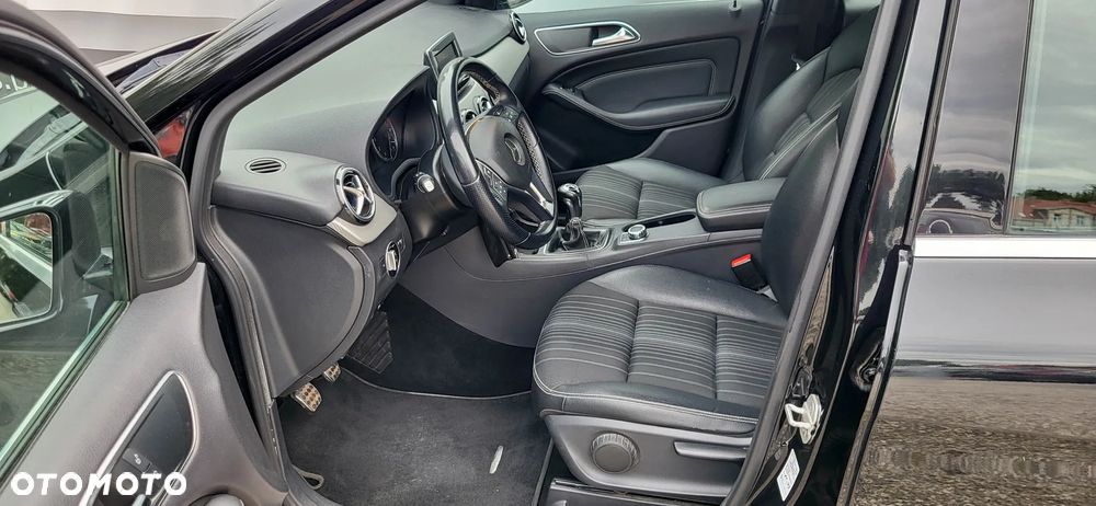 Mercedes-Benz Klasa B 180 Edition - 20