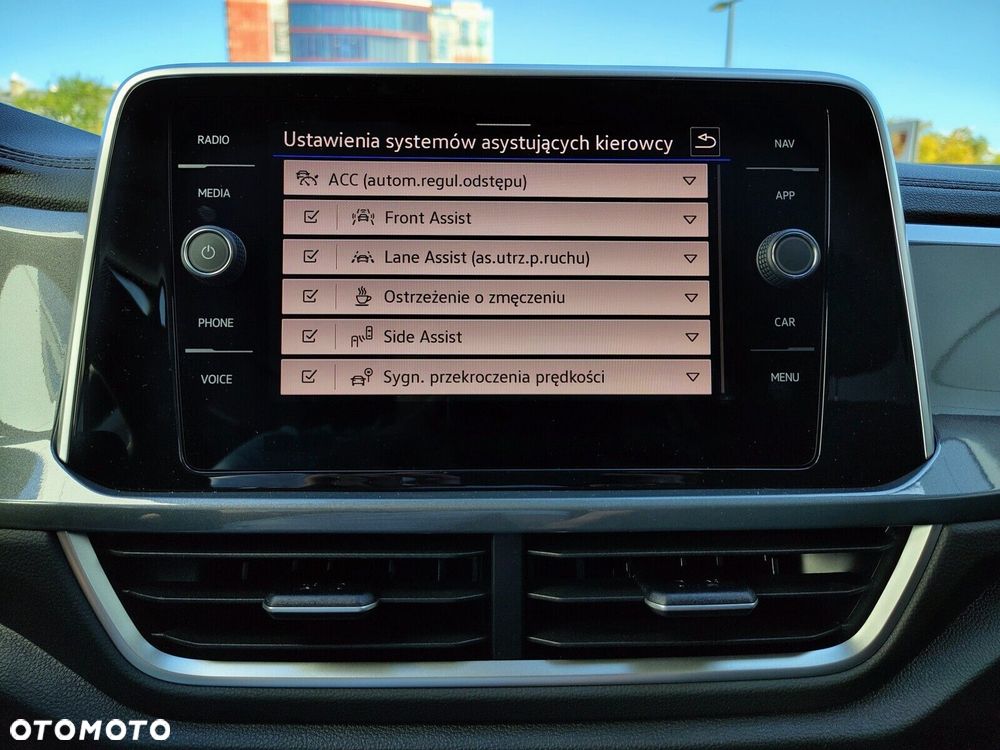 Volkswagen T-Roc - 16