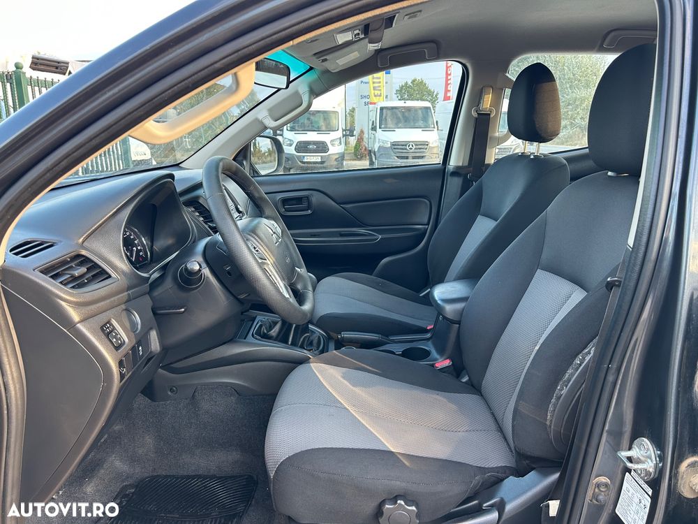 Mitsubishi L200 Double Cab 2.2 DI-D M/T Intense - 17