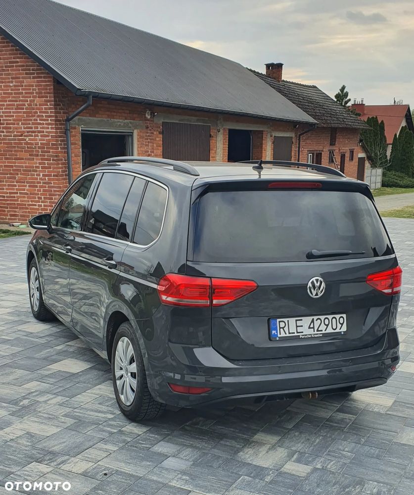 Volkswagen Touran - 10