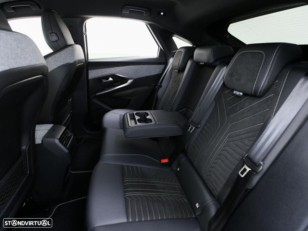 Peugeot E-3008 73 kWh GT - 11