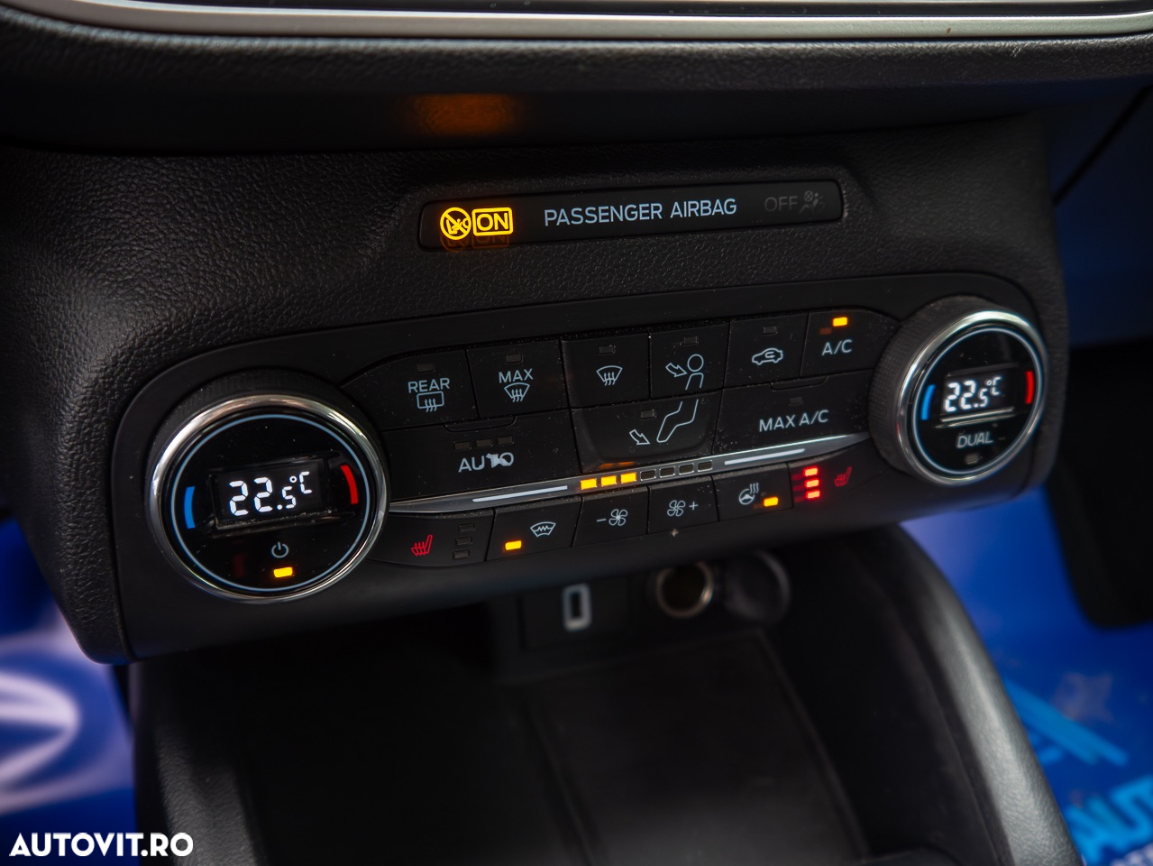 Ford Focus Turnier 1.5 EcoBlue Start-Stopp-System Aut. TITANIUM - 36
