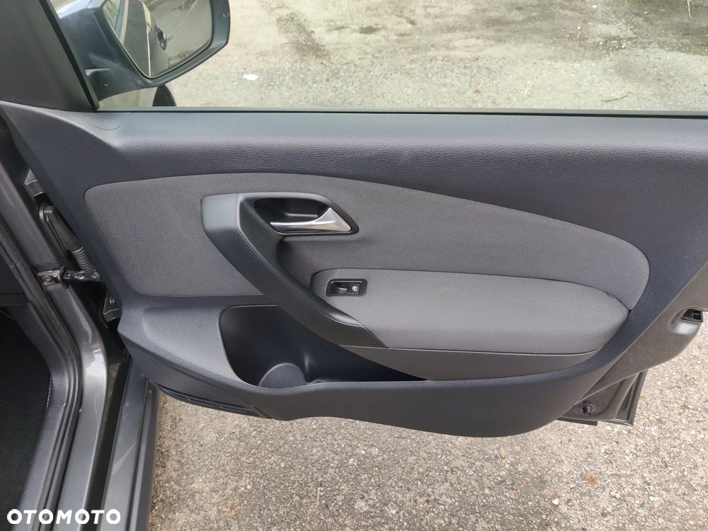 Volkswagen Polo 1.2 MATCH - 25