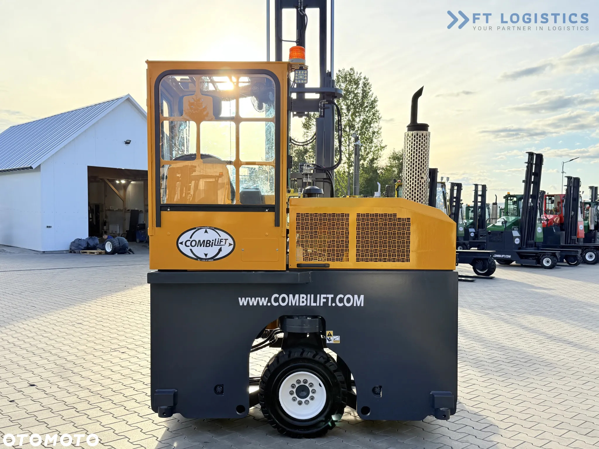 Combilift WÓZEK CZTEROKIERUNKOWY - WIELOKIERUNKOWY C3000 / GAZ/ DUPLEX 4500MM /JEDYNE 3096 MOTOGODZIN /  PRZESUW WIDEŁ / PEŁNA KABINA / STAN IDEALNY / Szeroka oferta wózków czterokierunkowych i bocznych, dopasowanych do różnorodnych potrzeb i zastosowań - 35