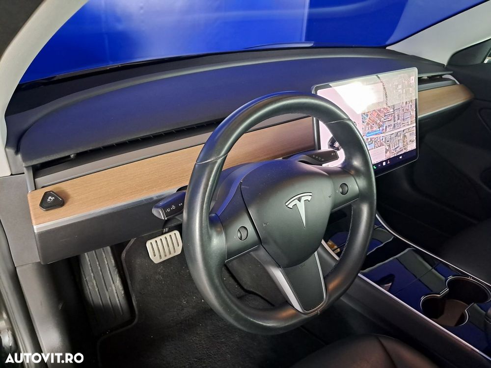 Tesla Model 3 - 10