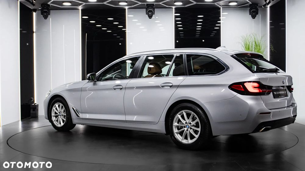 BMW Seria 5 520d xDrive - 5