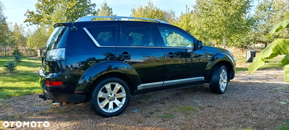 Mitsubishi Outlander - 2