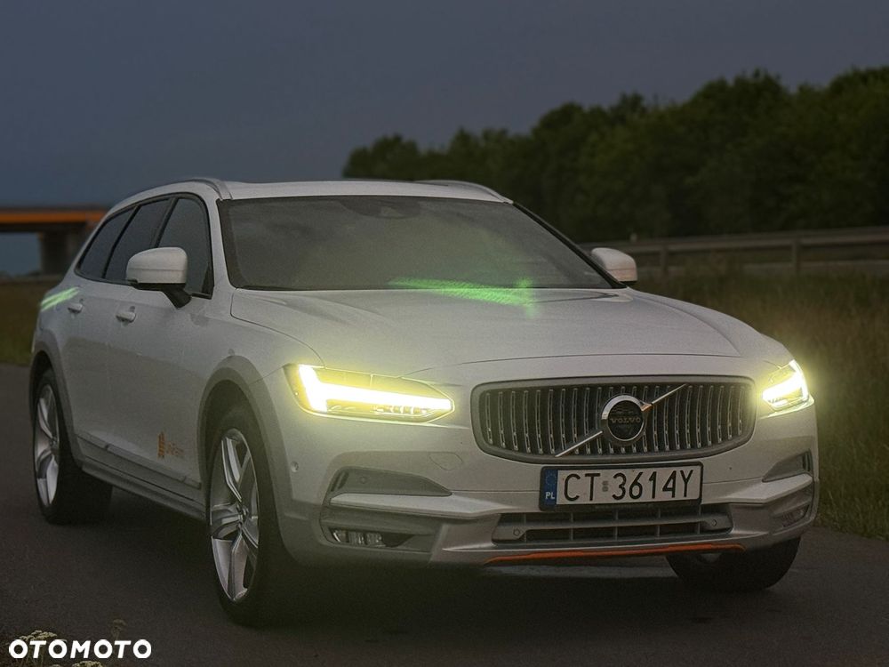 Volvo V90 Cross Country - 10