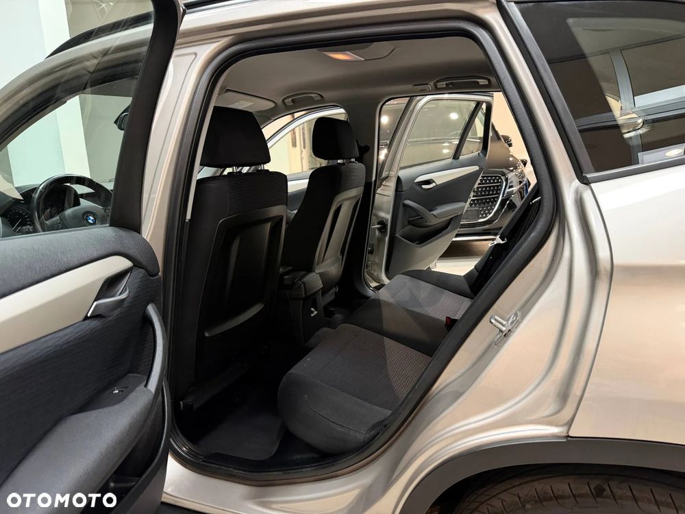 BMW X1 sDrive18i - 32