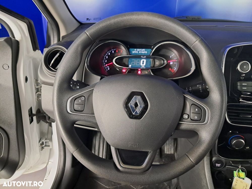 Renault Clio - 11