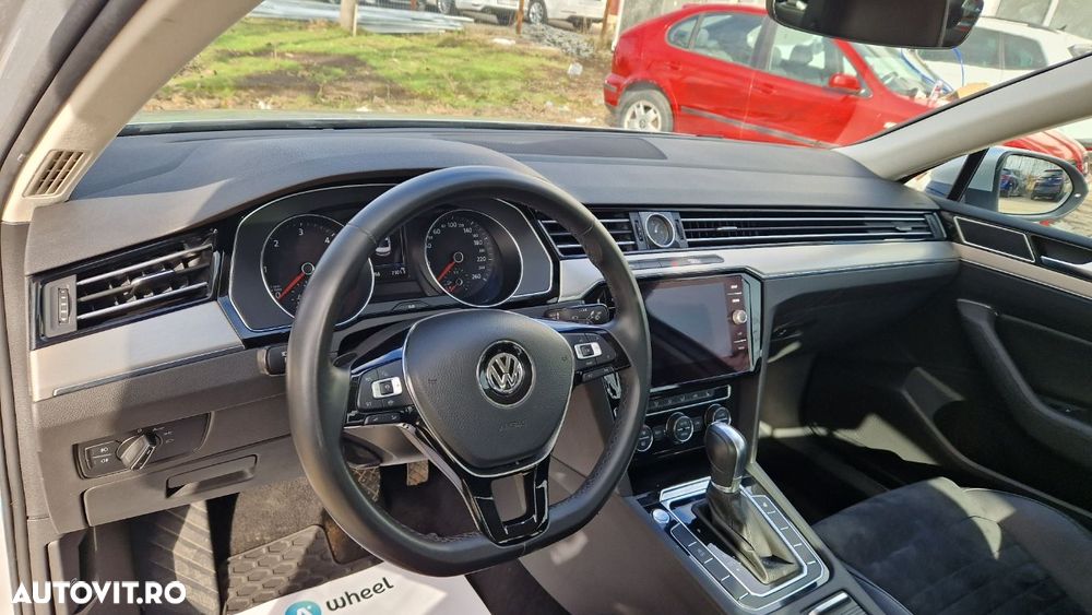 Volkswagen Passat 2.0 TDI DSG Highline - 12