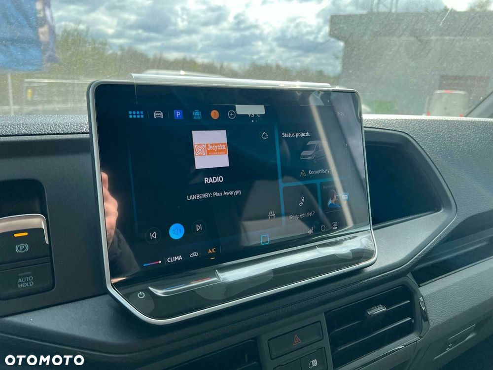 Volkswagen Crafter 35 Furgon, silnik: 2,0 l  130 kW, skrzynia biegów: napęd 4MOTION, automatyczna 8-biegowa rozstaw osi: 3640 mm - 9